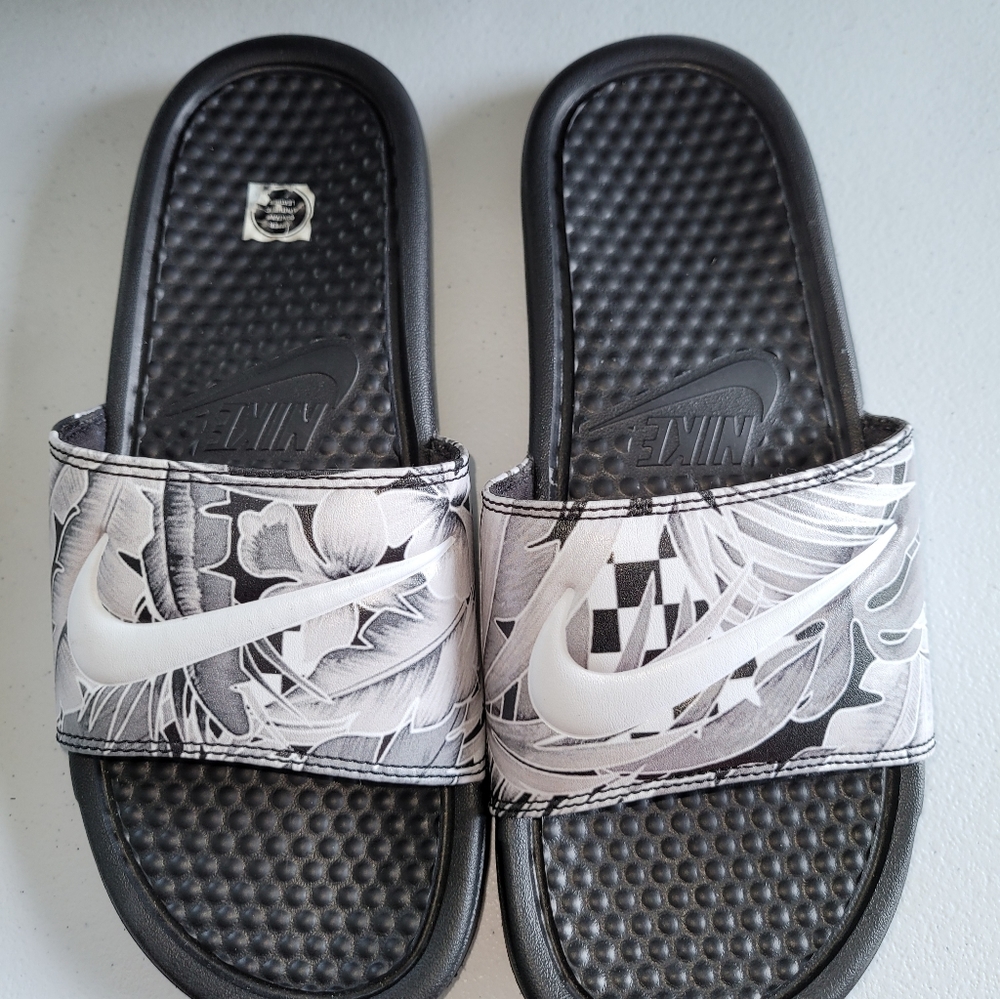 Ladies Nike slides